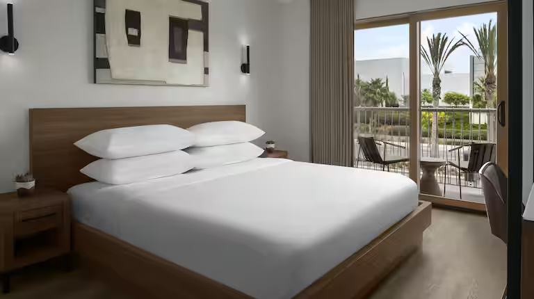 LUM Hotel Los Angeles by Hilton